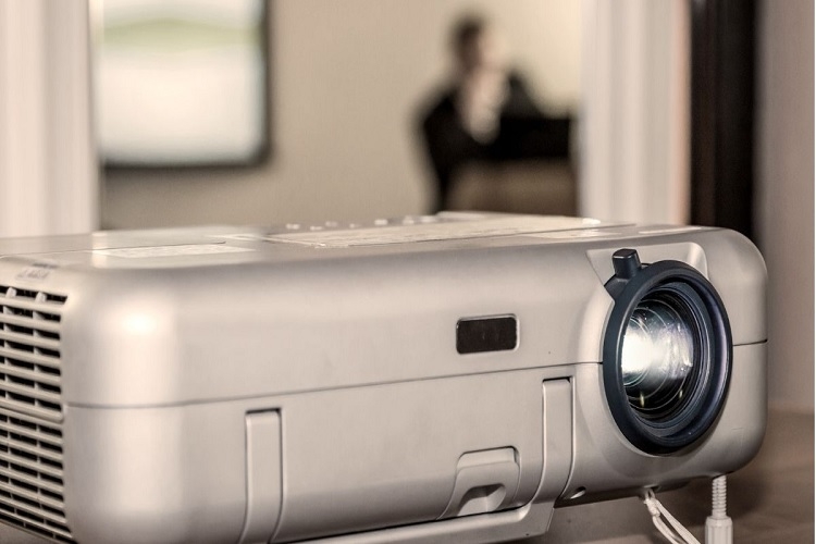 máy chiếu bị mờ 9