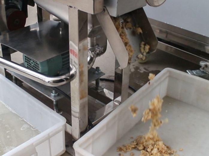 Máy ép trái cây trục vít 4