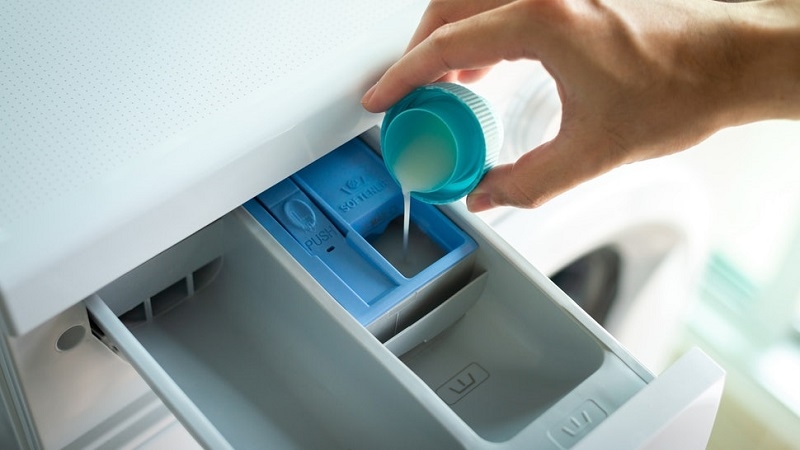 Máy giặt Aqua bị trào bọt ra ngoài 4