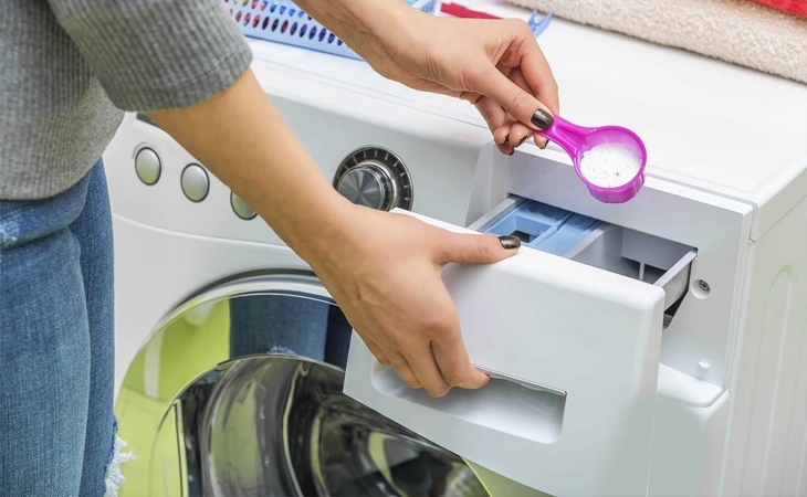 Máy giặt Aqua bị trào bọt ra ngoài 1