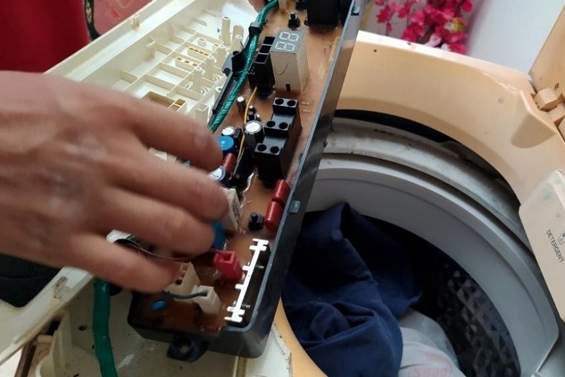 Máy giặt Hitachi báo lỗi F6 ảnh 4