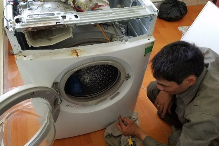 máy giặt kêu to khi xả nước 3