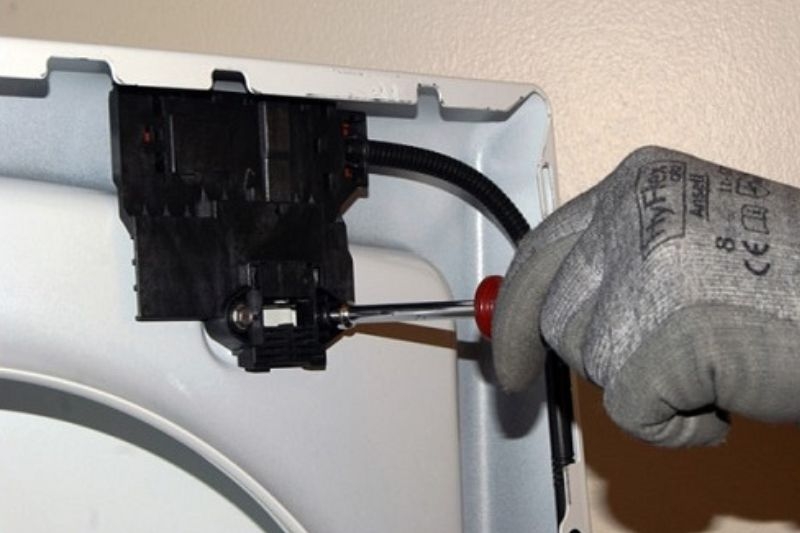 hong cam bien muc nuoc may giat