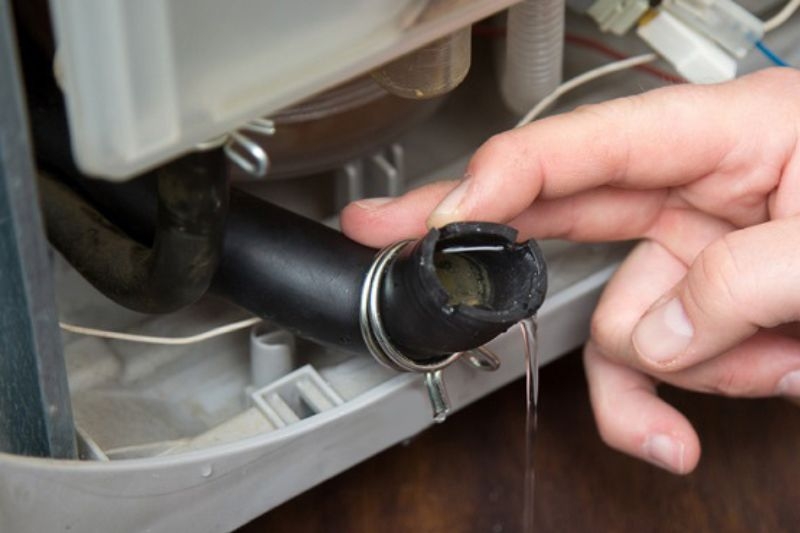Máy giặt Panasonic bị chảy nước 5
