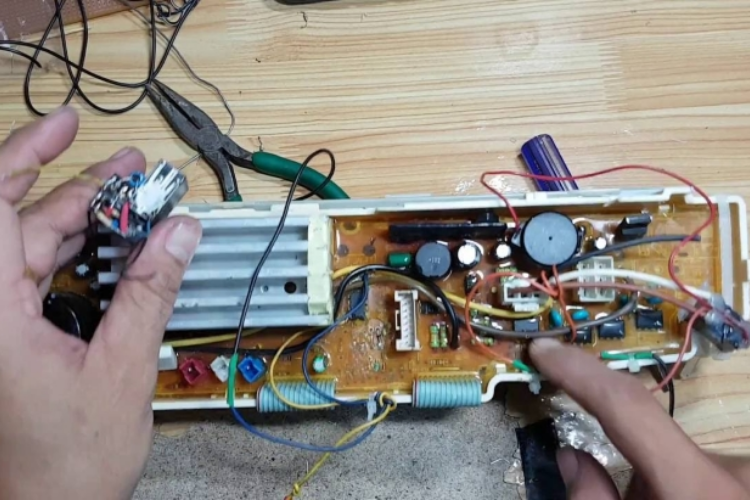 Máy giặt Sanyo không lên nguồn 2