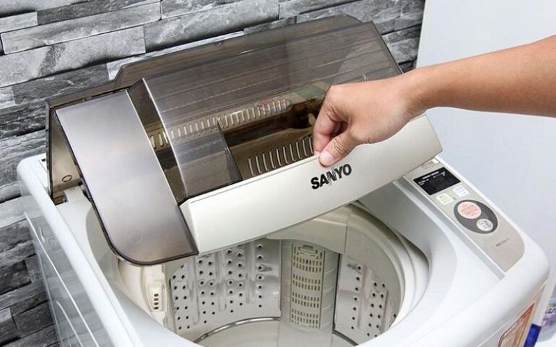 Máy giặt Sanyo không xả nước do không đóng chặt nắp