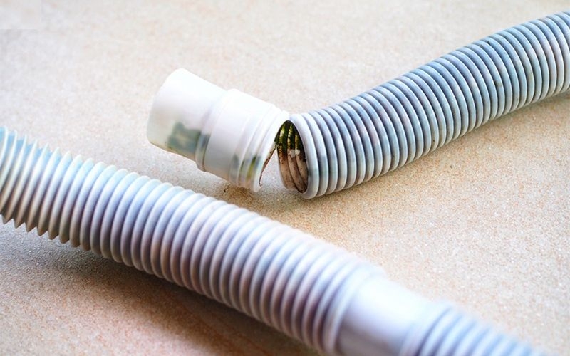 Máy giặt Sanyo không xả nước do ống xả bị tắc nghẽn