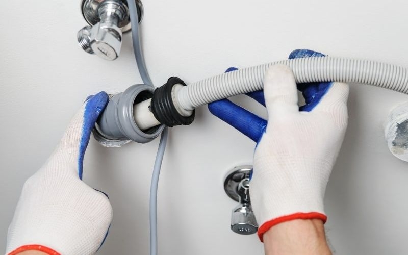Kiểm tra đường ống nước và van cấp nước