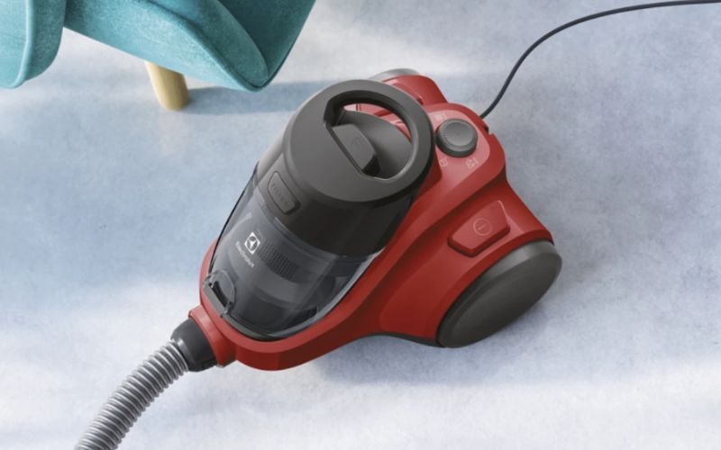 Máy hút bụi Electrolux EC41-6CR được trang bị kỹ thuật lốc xoáy bụi (Cyclonic)