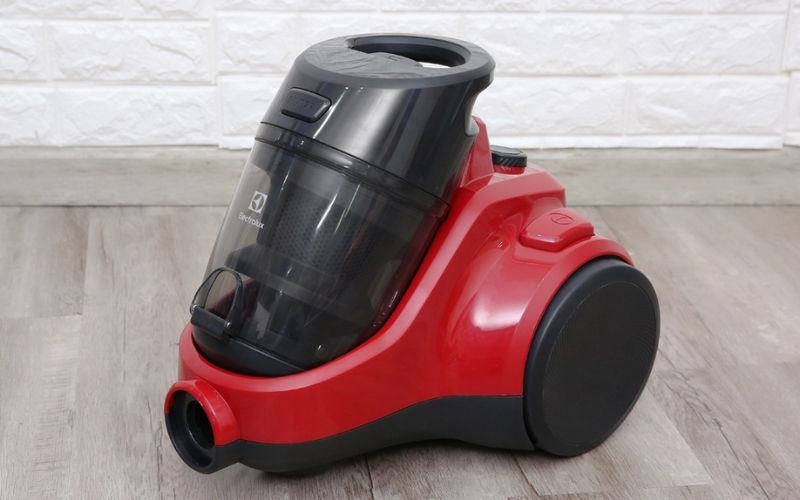 Máy hút bụi Electrolux EC41-6CR làm sạch mọi ngóc ngách