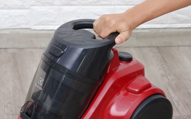 Máy hút bụi Electrolux EC41-6CR dễ dàng sử dụng, vệ sinh và bảo quản