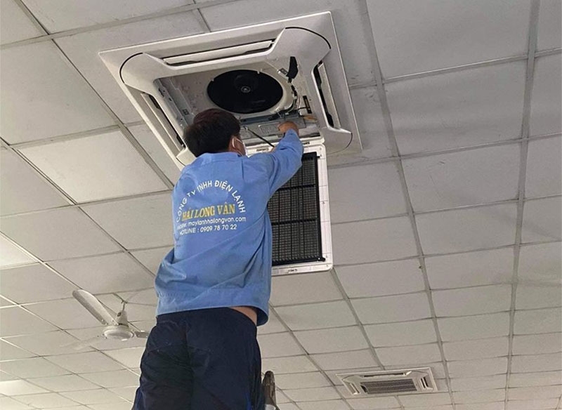 Máy lạnh âm trần bị chảy nước hình 5