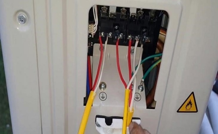 M&aacute;y lạnh Aqua b&aacute;o lỗi F8 (H&igrave;nh 2)