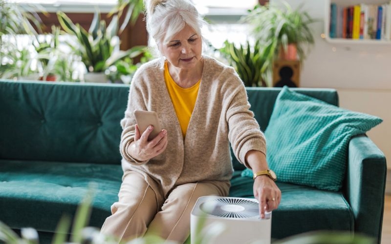Lợi ích khi sử dụng máy lọc không khí cho người cao tuổi