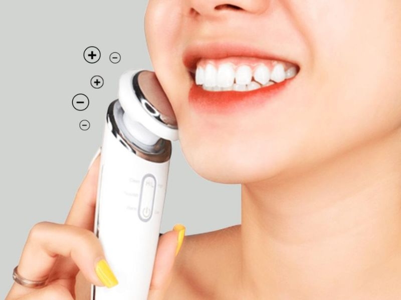 Máy massage ion giúp nâng cơ, tăng độ đàn hồi và săn chắc da