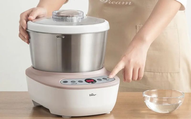 Máy nhồi bộootjBear có kiểu dáng hiện đại và thiết kế tiện dụng