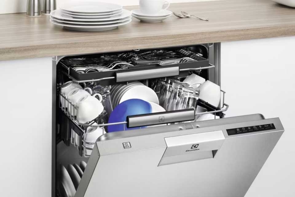 Kích thước máy rửa bát Electrolux và cách chọn đúng mẫu phù hợp cho gia đình bạn