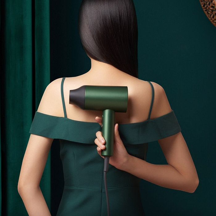 Sử máy sấy tóc Showshee để có mái tóc suôn mượt
