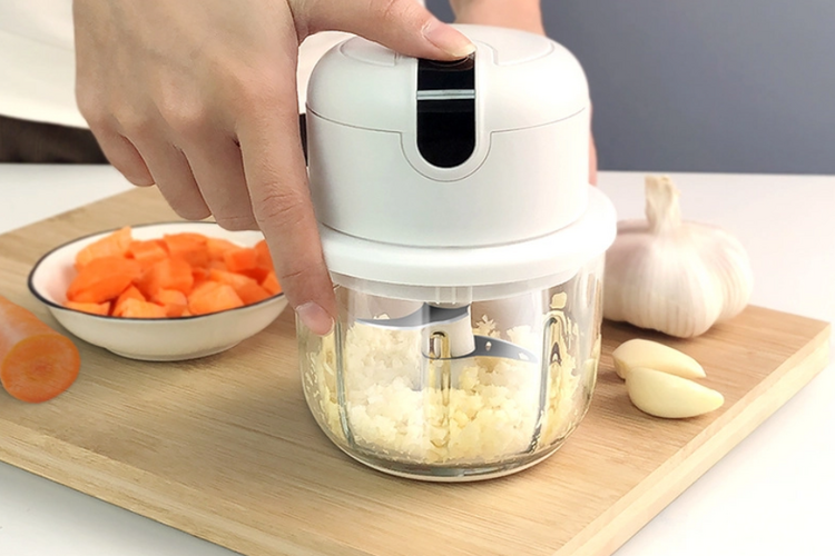 Khám phá danh sách máy xay mini 6 lưỡi tốt nhất 2026, lưỡi dao sắc bén, chất liệu an toàn, xay cực nhanh