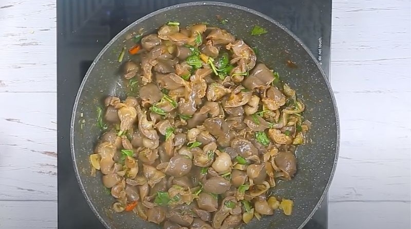 mề gà xào cay 6