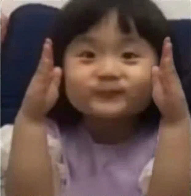 meme giơ tay-1.jpg