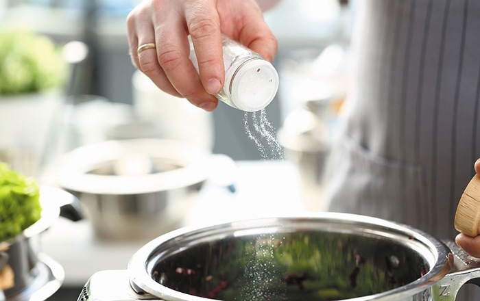 mẹo chữa canh bị mặn