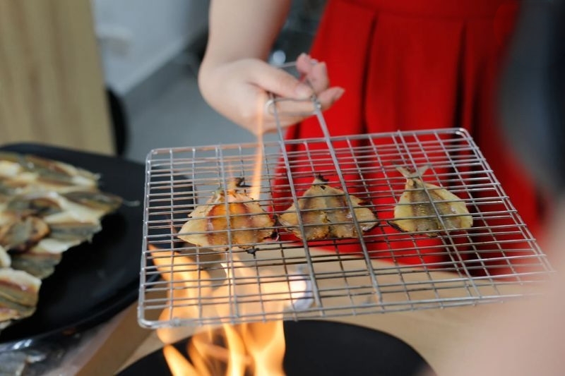 Mẹo nướng và chiên cá chỉ vàng khô ảnh 1