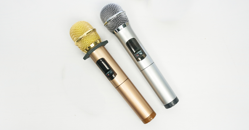 Micro karaoke bị hú 7