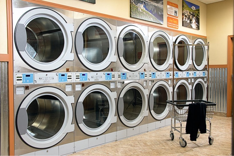 Mở tiệm giặt ủi nên mua máy giặt nào? (Hình 1)