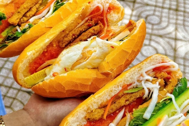 Một ổ bánh mì trứng bao nhiêu calo 1