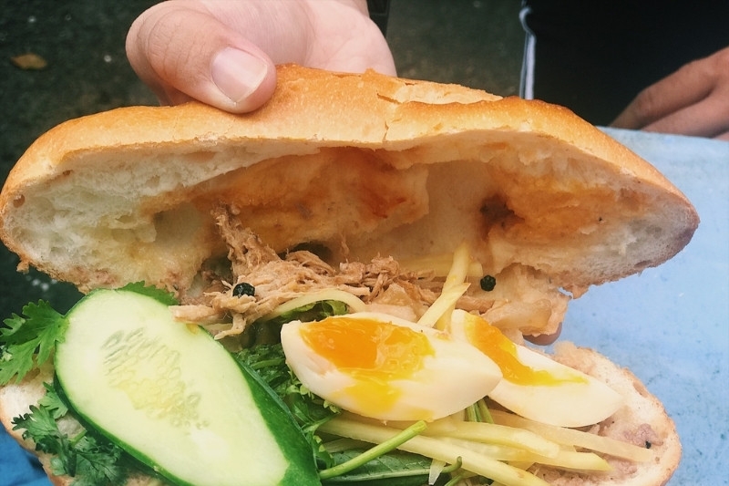 Một ổ bánh mì trứng bao nhiêu calo 3
