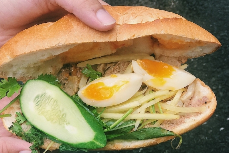 Một ổ bánh mì trứng bao nhiêu calo 4