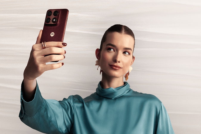 motorola-edge-70-pro-ra-mat-207804-4.jpg