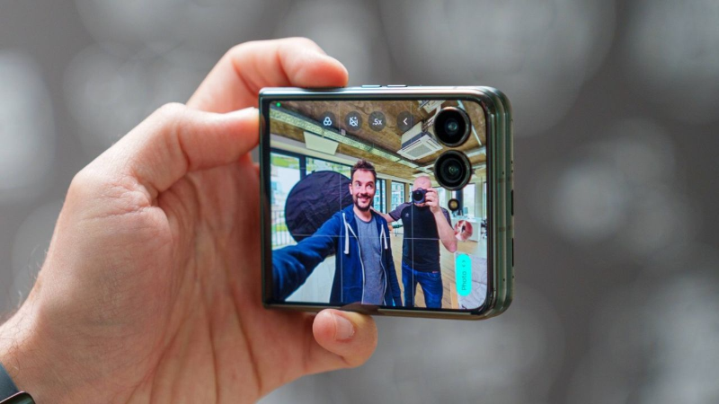 Motorola Razr 60 Ultra (hình 6)