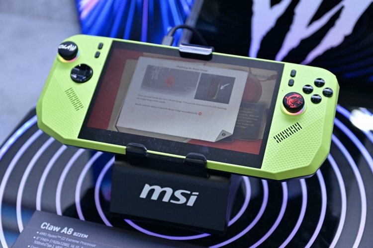 msi-claw-a8-ai-ra-mat-2.jpg