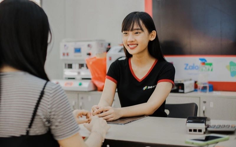 FPT Shop hỗ trợ tư vấn chuy&ecirc;n nghiệp