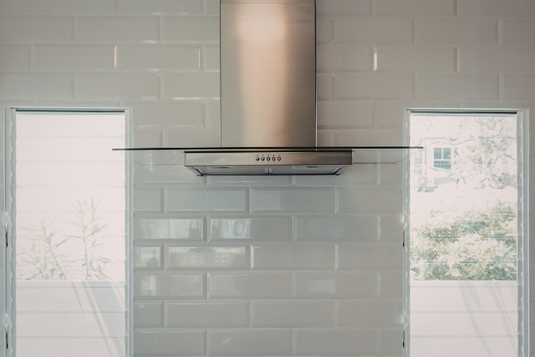 Mua máy hút mùi hãng nào tốt 2026 để bếp sạch mùi, vận hành bền bỉ và tiết kiệm điện?