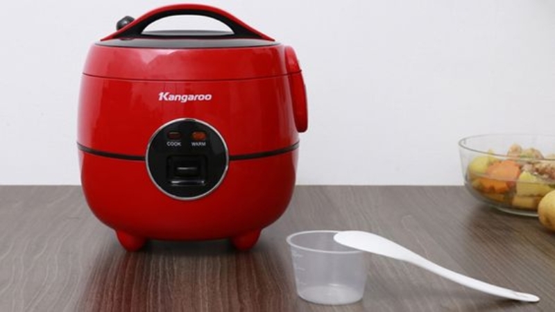 Nồi cơm nắp gài Kangaroo 1.2 lít KG822