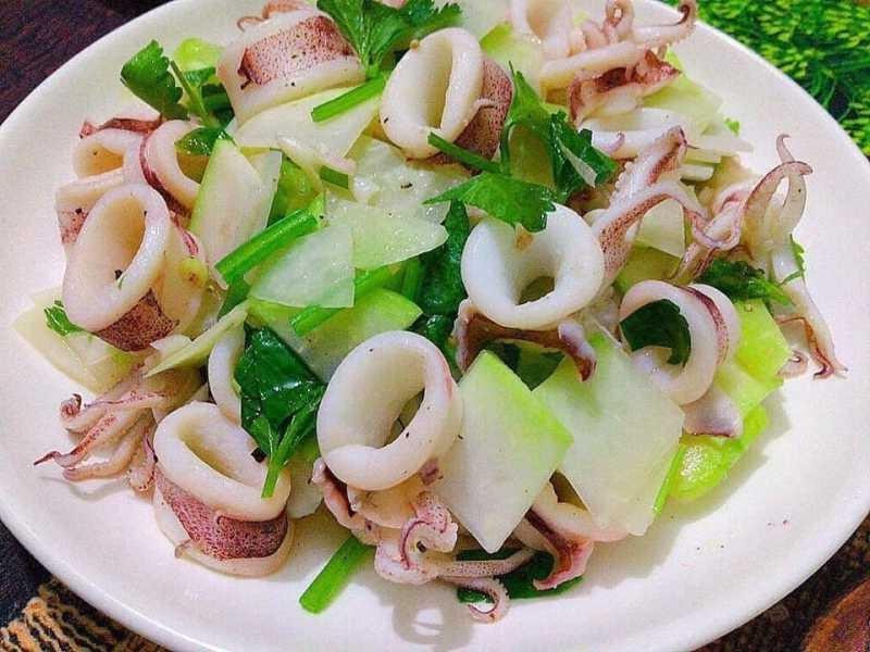 Cách làm mực xào su hào (hình 12)