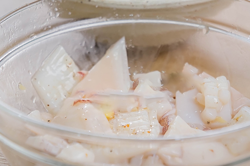 Cách làm mực xào su hào (hình 7)