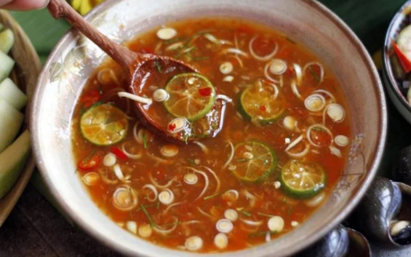 muối chấm chân gà sả tắc kiểu Thái
