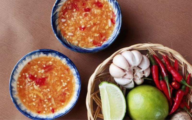 Mẹo nhỏ muối chấm chân gà sả tắc