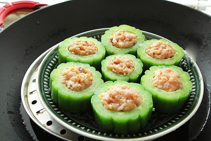 mướp đắng nhồi thịt sốt dầu hào 4