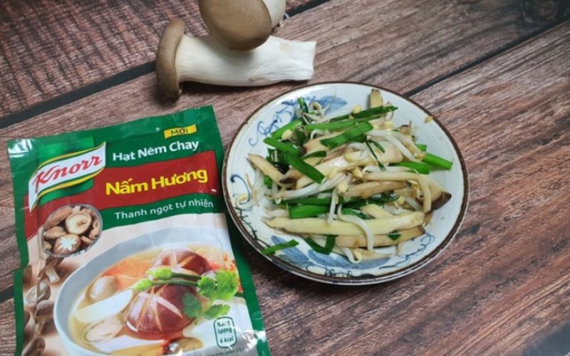 Nấm đùi gà xào chay với giá hẹ