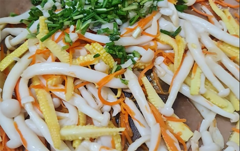 Cách làm món nấm hải sản xào (hình 8)