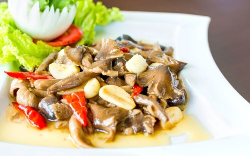 Nấm mối đen xào tỏi