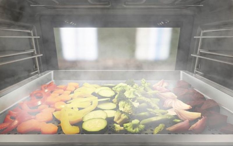 Nấu ăn bằng hơi nước giúp hạn chế mùi thức ăn và không gây khói