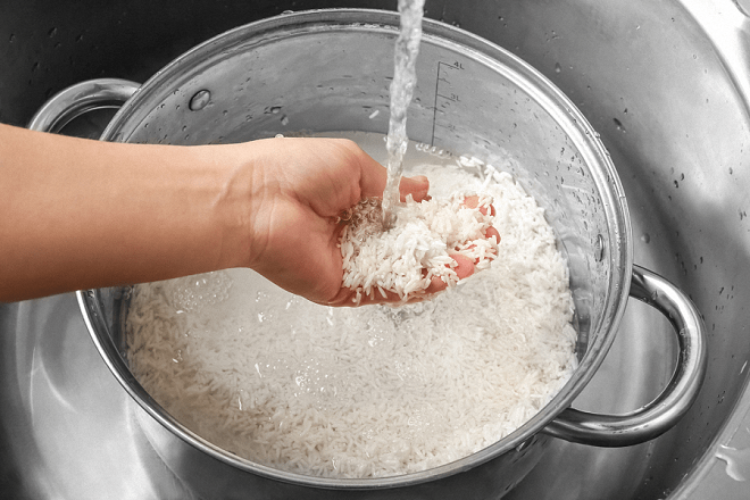 nấu xôi lá cẩm bằng nồi cơm điện hình 3