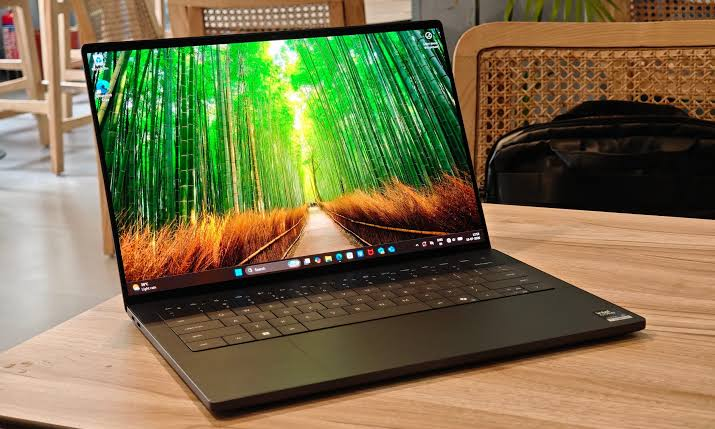 Nên mua Dell XPS hay Inspiron 8