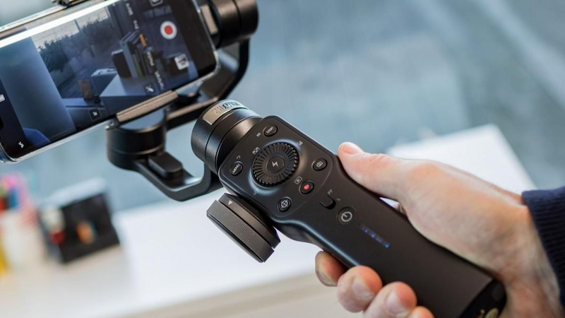 Nên mua gimbal hay gậy selfie chống rung 7